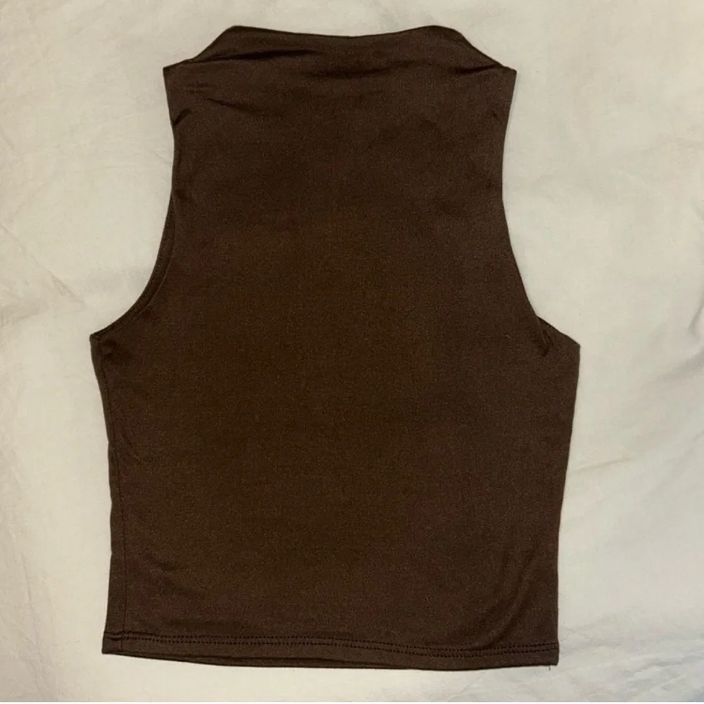 Sincerely Jules Brown Crop Tank - Picture 4 of 4